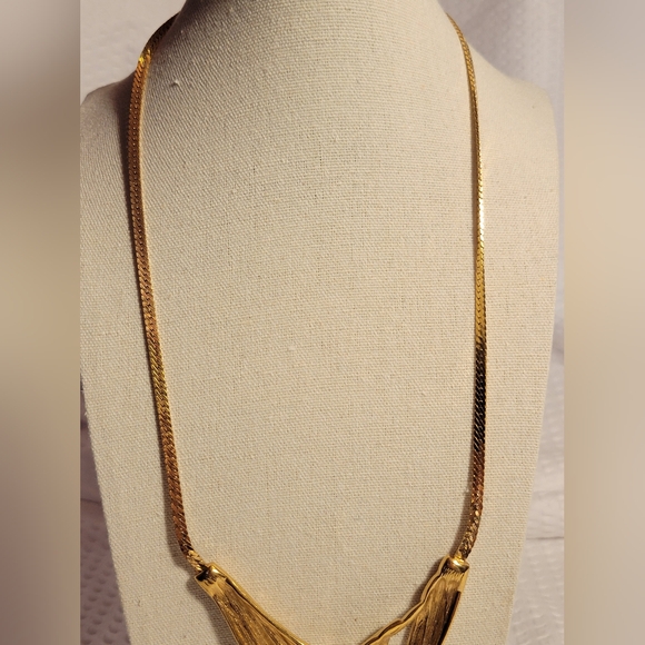 Trifari Gold Tone Statement Necklace With Cream Enamel Vintage - Picture 7 of 8